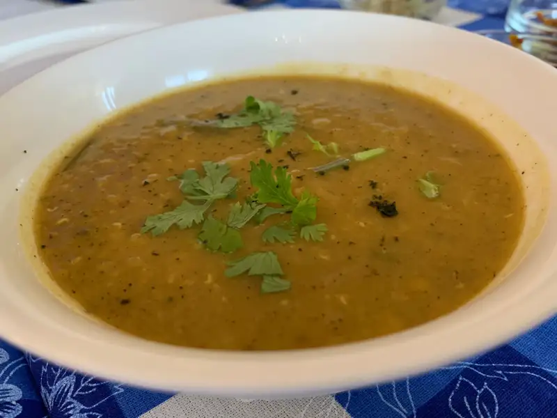 Soupe de lentilles au maïs et aux légumes